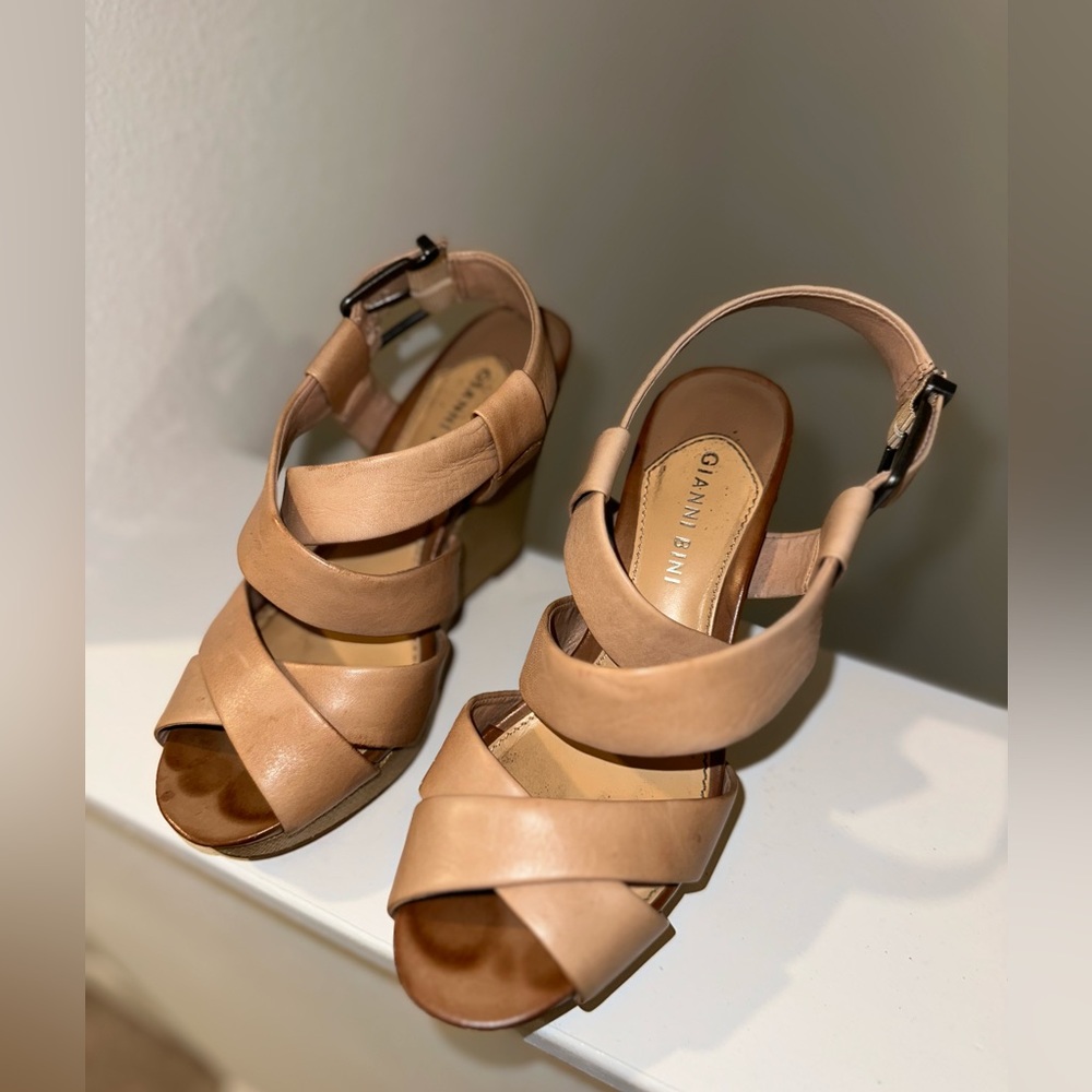 Gianni Bini Nude Wedges